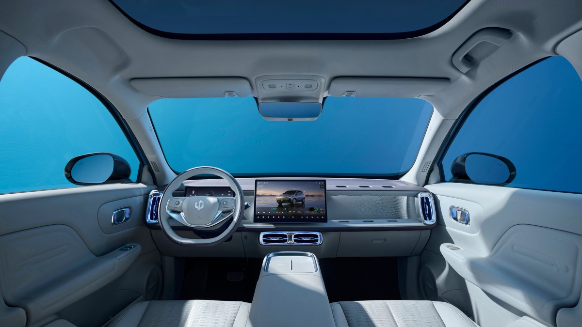 Leap_Motor_B10_Interior_AzMoEV