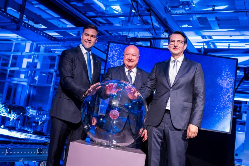BMW Kicks Off Gen6 Electric Motor Production for Neue Klasse at Steyr Plant 1 BMW_Engine_Production_Cover_AzMoEV