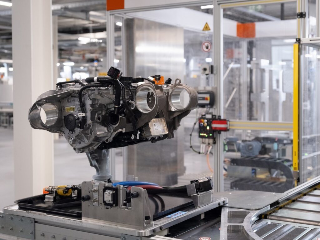 BMW Kicks Off Gen6 Electric Motor Production for Neue Klasse at Steyr Plant 3 BMW_Plant_Steyr_Electric_Motor_AzMoEV