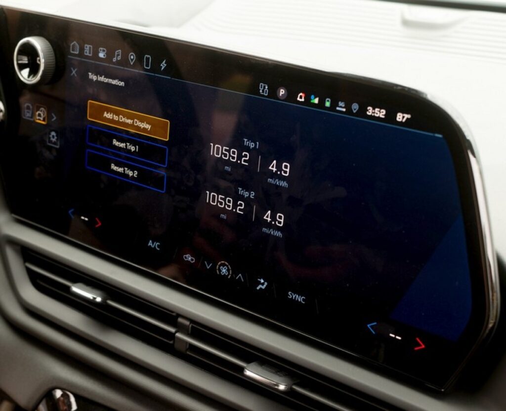 GM_Car_Screen_AzMoEV