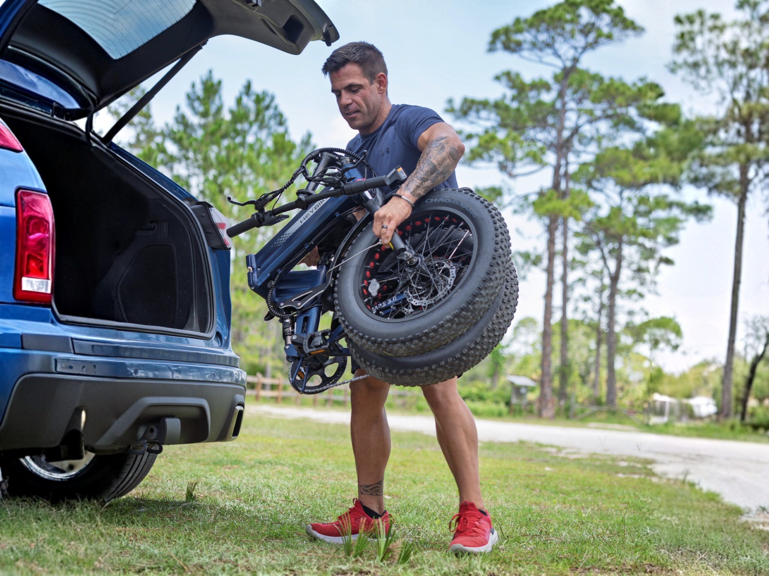 Heybike_X_Man_keeping_It_In_Car_AzMoEV