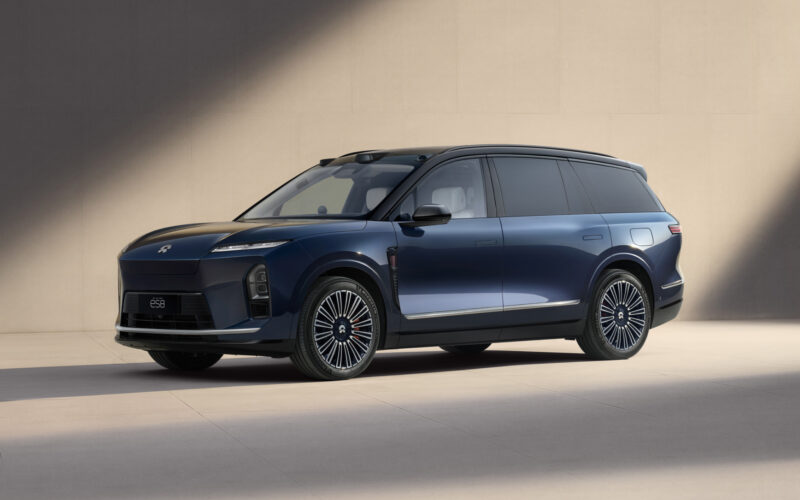 Nio_ES8_Cover_AzMoEV