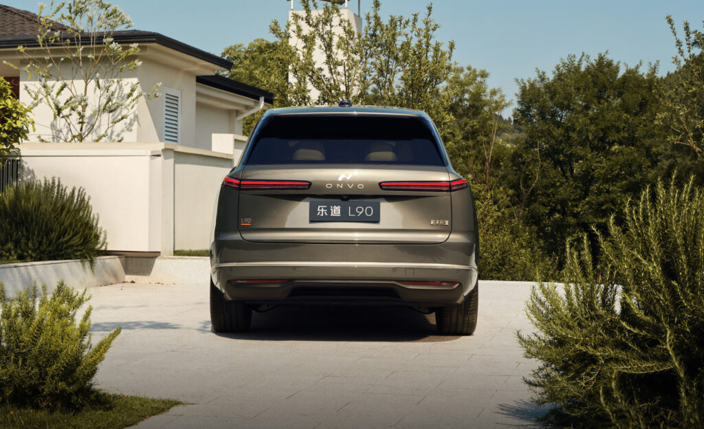Onvo_L90_Back View_AzMoEV