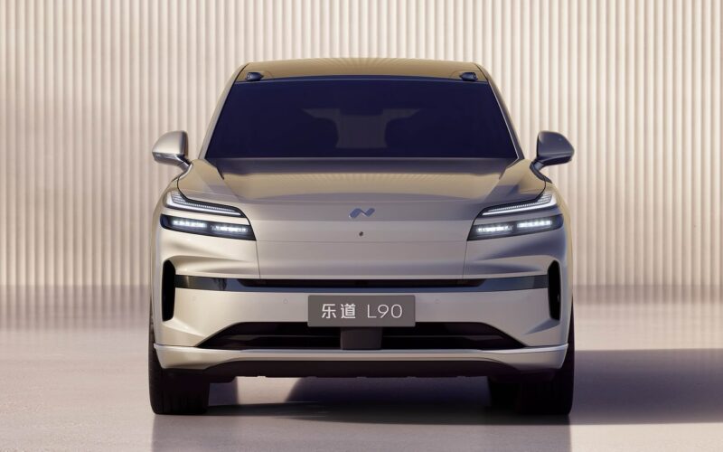 Onvo_L90_Cover_AzMoEV