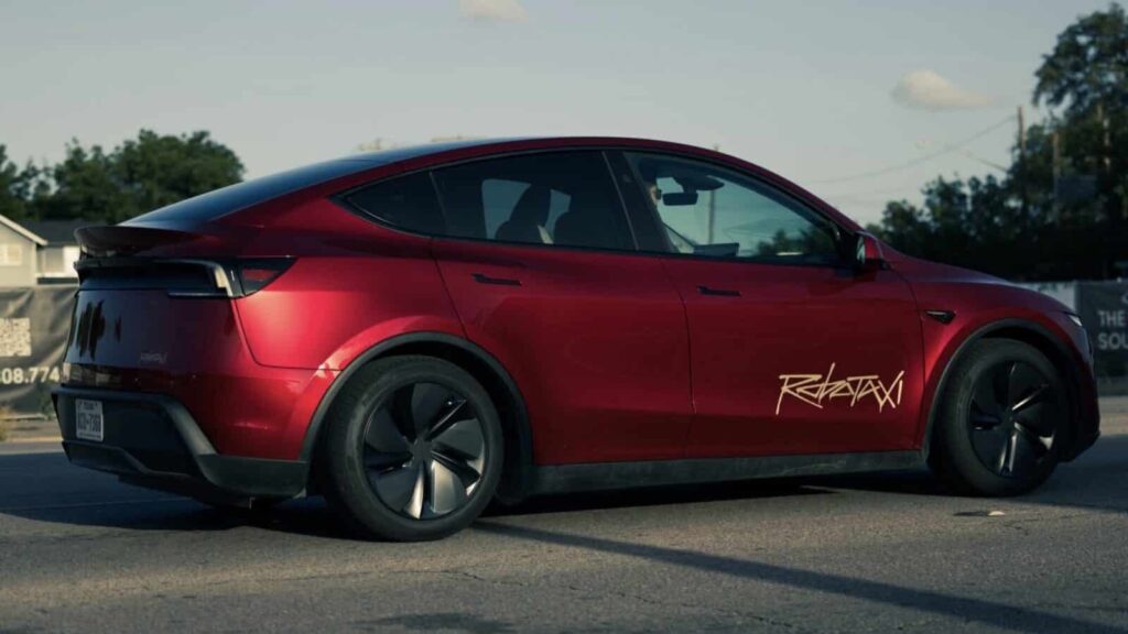 Tesla_RoboTaxi_Red_AzMoEV