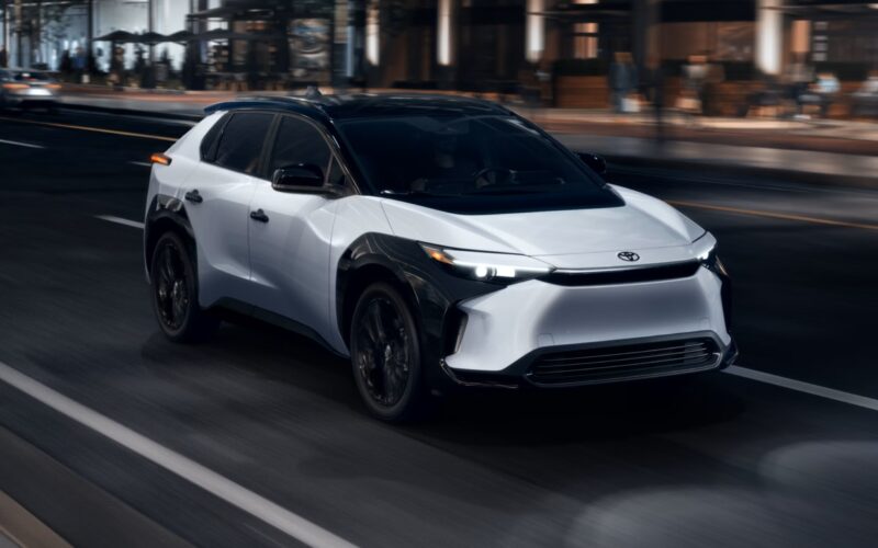 Toyota_BZ4X_Cover_AzMoEV