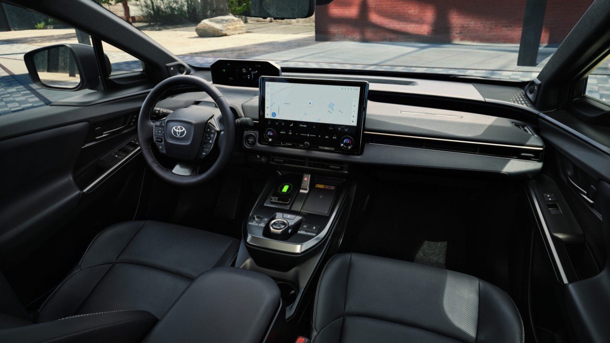 Toyota_BZ4X_Interior_AzMoEV