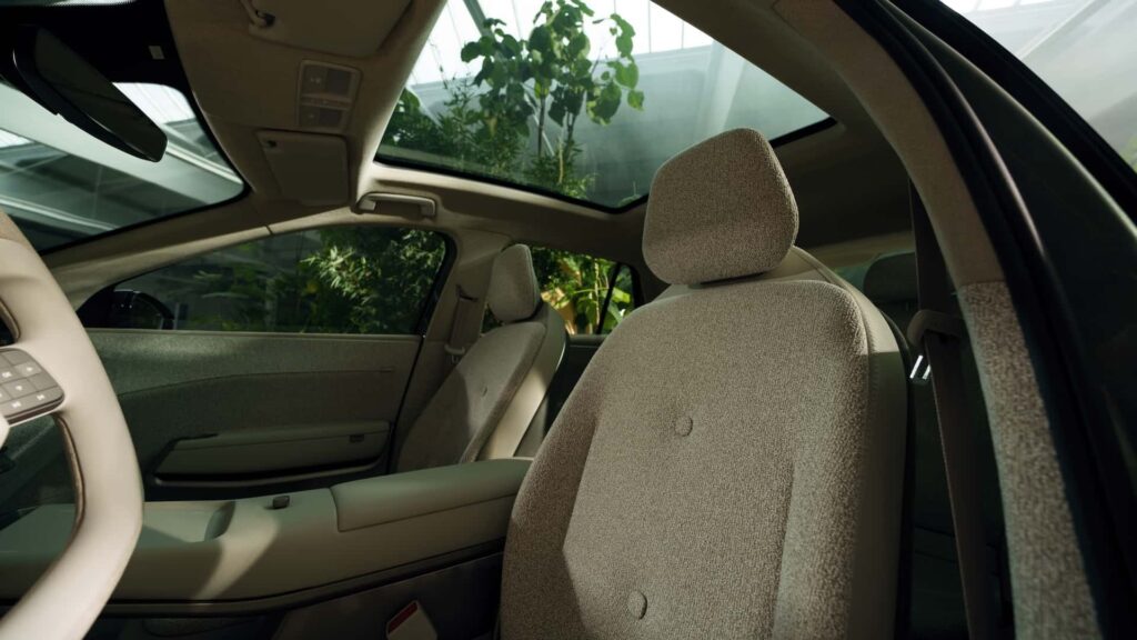 Volkswagen_ID._Cross_Concept_11_AzMoEV