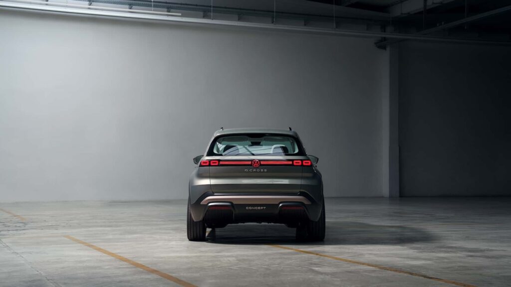 Volkswagen_ID._Cross_Concept_7_AzMoEV