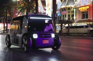 Zoox Launches Fully Driverless Robotaxi on the Las Vegas Strip 8 Zoox_RoboTaxi_Cover_AzMoEV