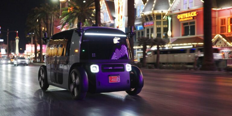 Zoox Launches Fully Driverless Robotaxi on the Las Vegas Strip 16 Zoox_RoboTaxi_Cover_AzMoEV