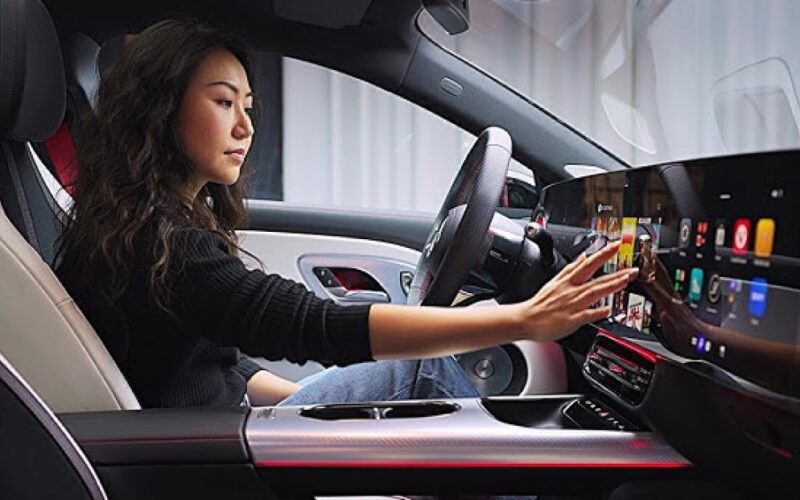 Mercedes_and_Google_Team_Up_to-Make_Your-Car-Smarter_Cover_AzMoTech