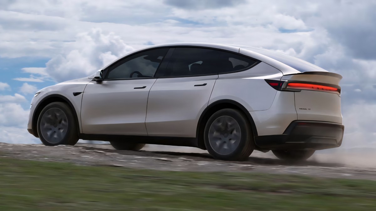 Tesla_New_Six-Seater_Model_Y_1_AzMoTech