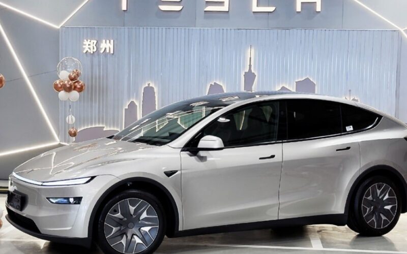 Tesla_New_Six-Seater_Model_Y_Cover_AzMoTech