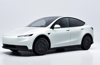 Tesla Model Y 2026 Update Brings Back Third Row and Premium Features 5 Tesla_Model_Y_2026_Cover_AzMotech