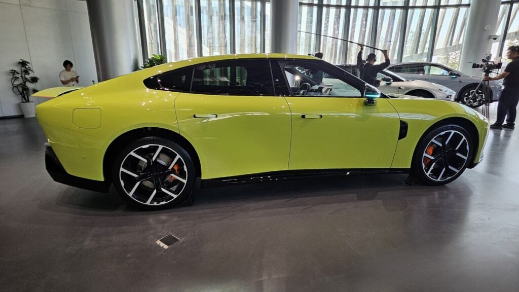 2026_XPeng_Next_P7_Revie_03_AzMoTech