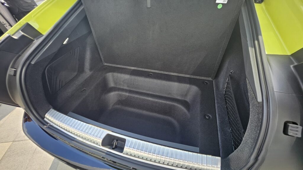 2026_XPeng_Next_P7_Revie_11_AzMoTech