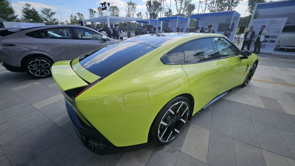 2026_XPeng_Next_P7_Revie_14_AzMoTech